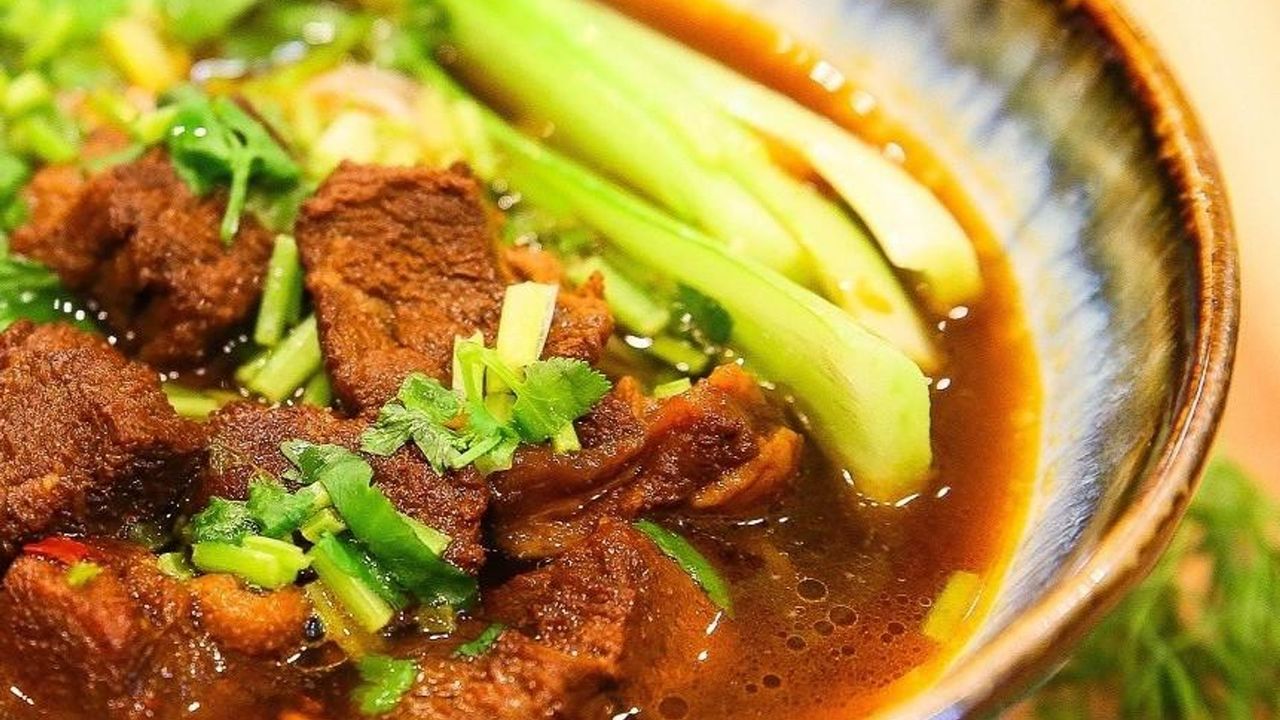 Beef Noodle Soup (Hot)
