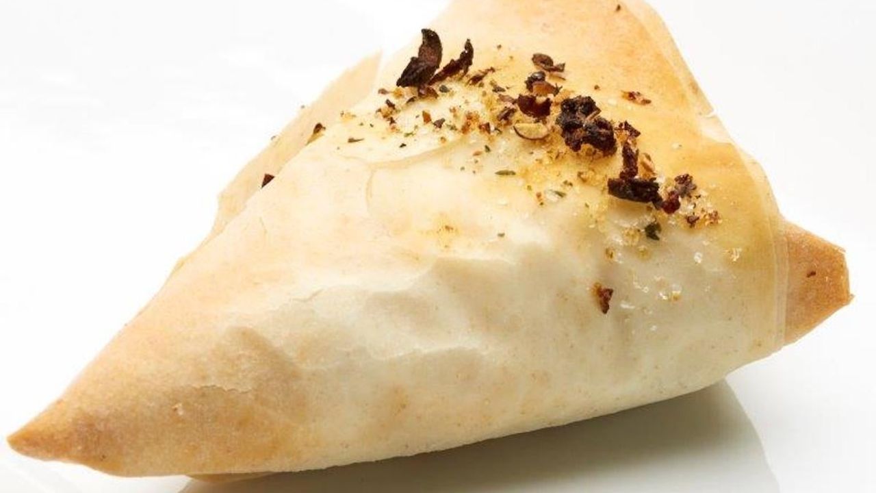 Mini Spinach and Ricotta Filo Triangles (v)