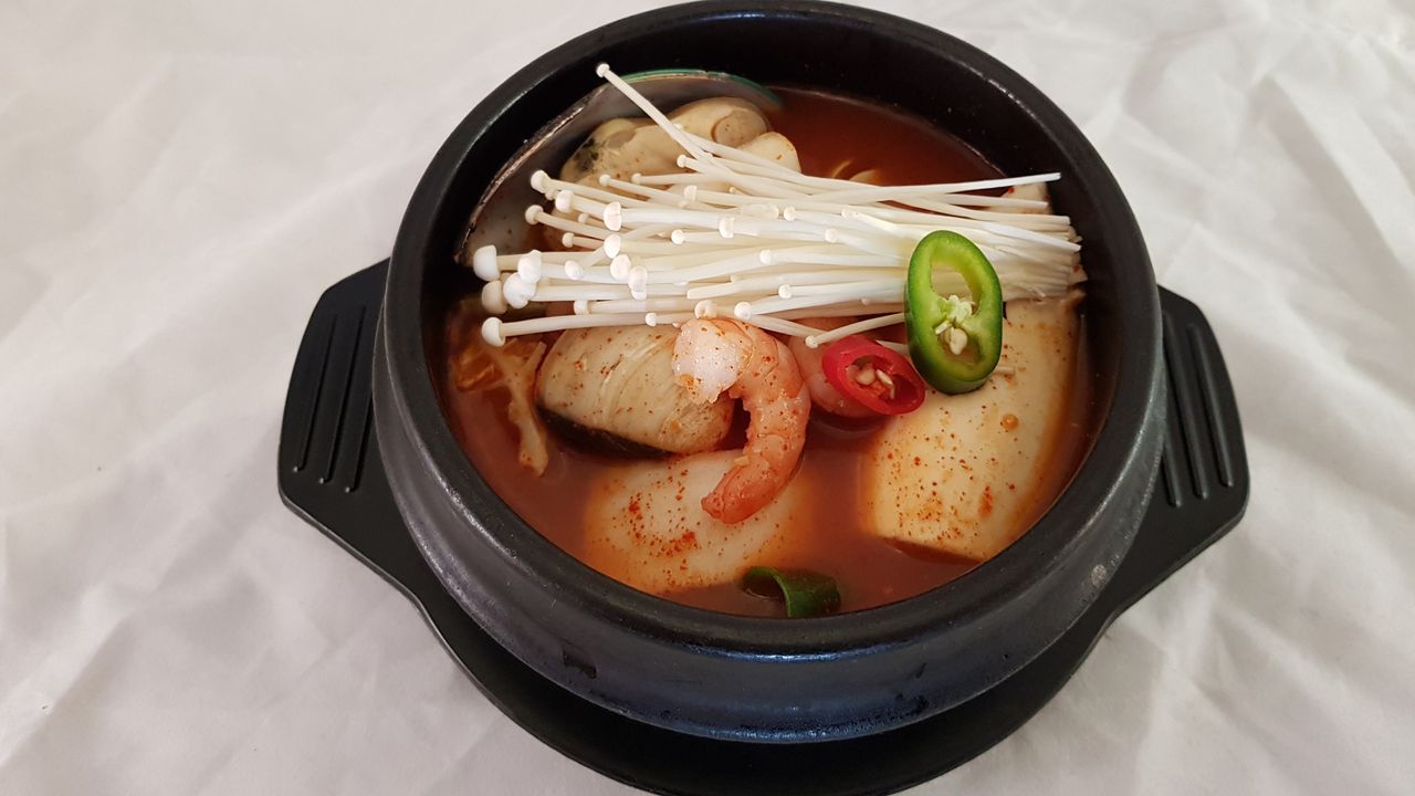 Silken tofu soup with (seafood/pork)