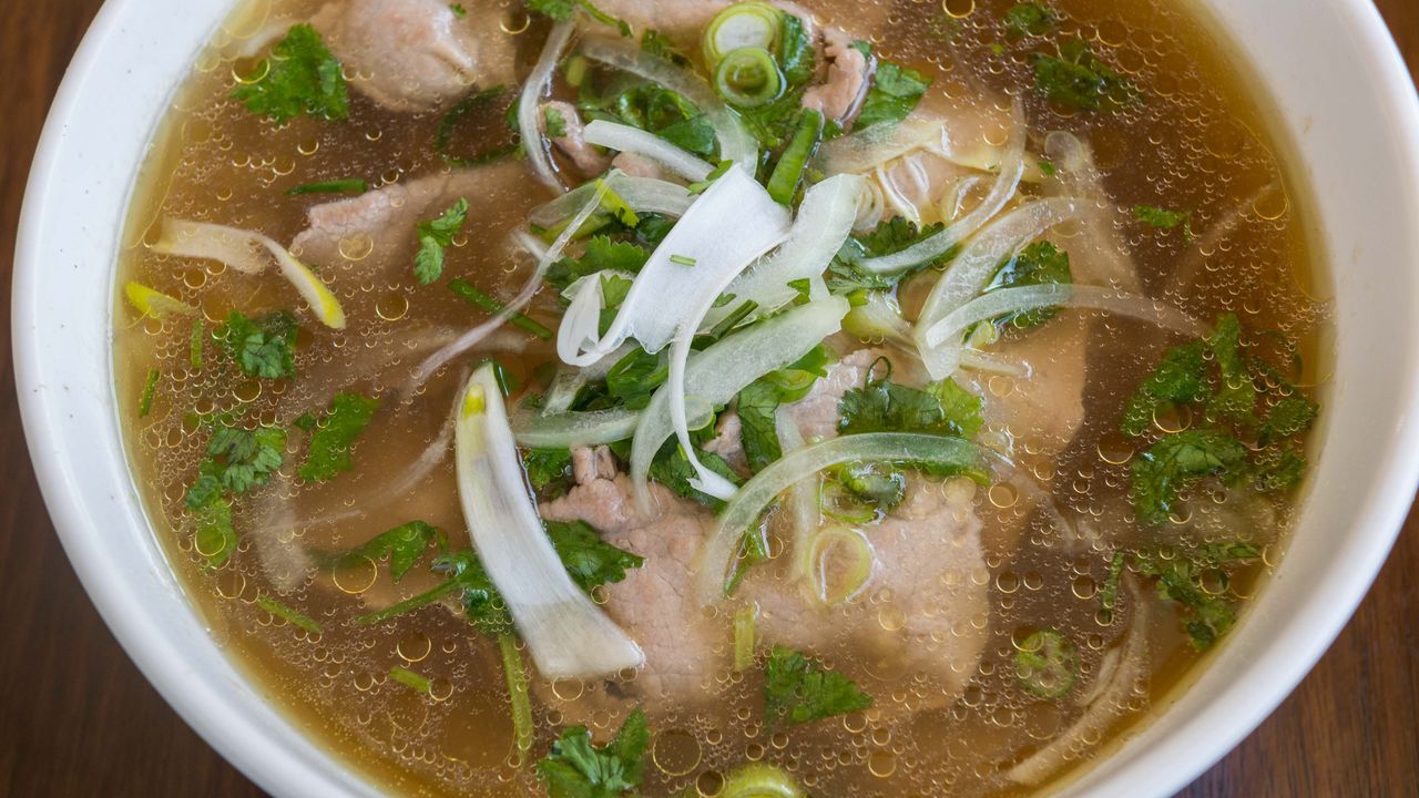 Rice Noodle Soup with Sliced Beef