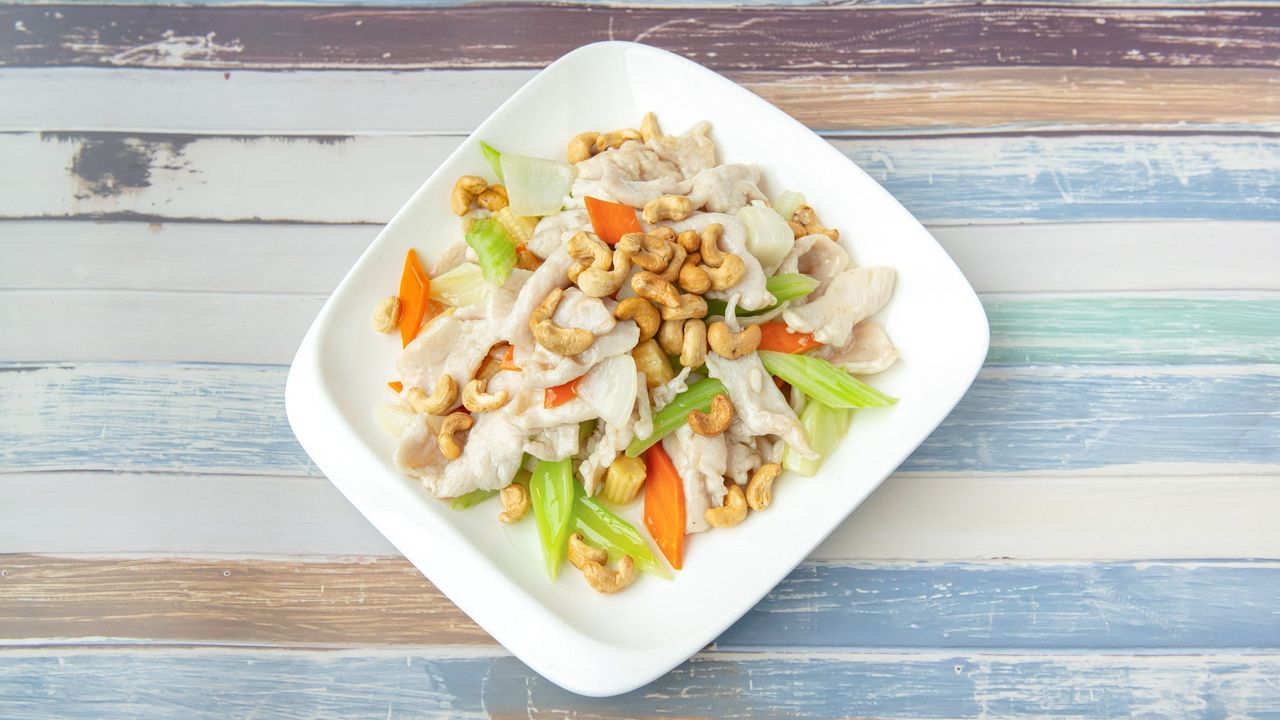 Chicken Fillets with Cashew Nuts