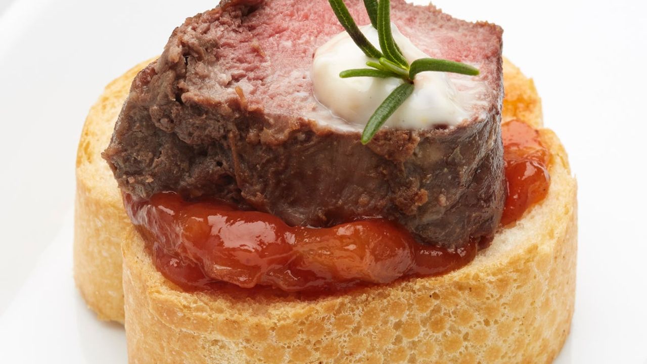 Crostini with Herb Crusted Lamb Medallion