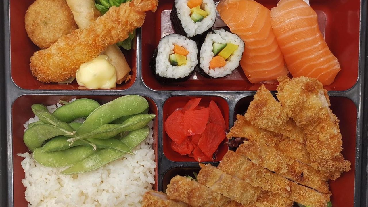 E02. CURRY BENTO (CHICKEN OR PORK)