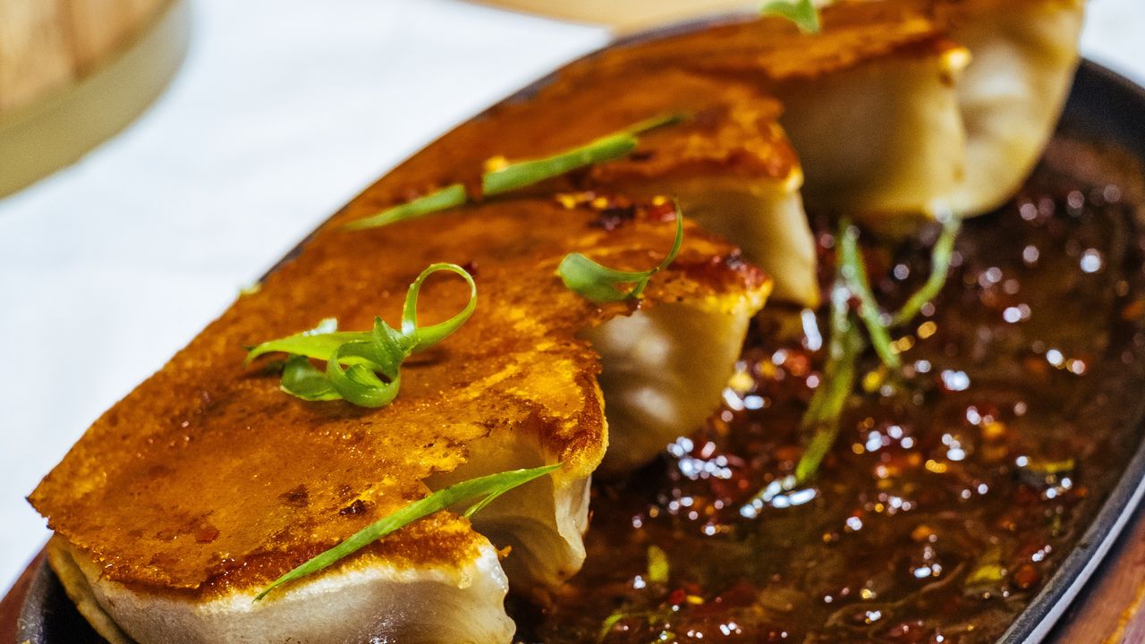 Sizzling Dumplings (6pcs)