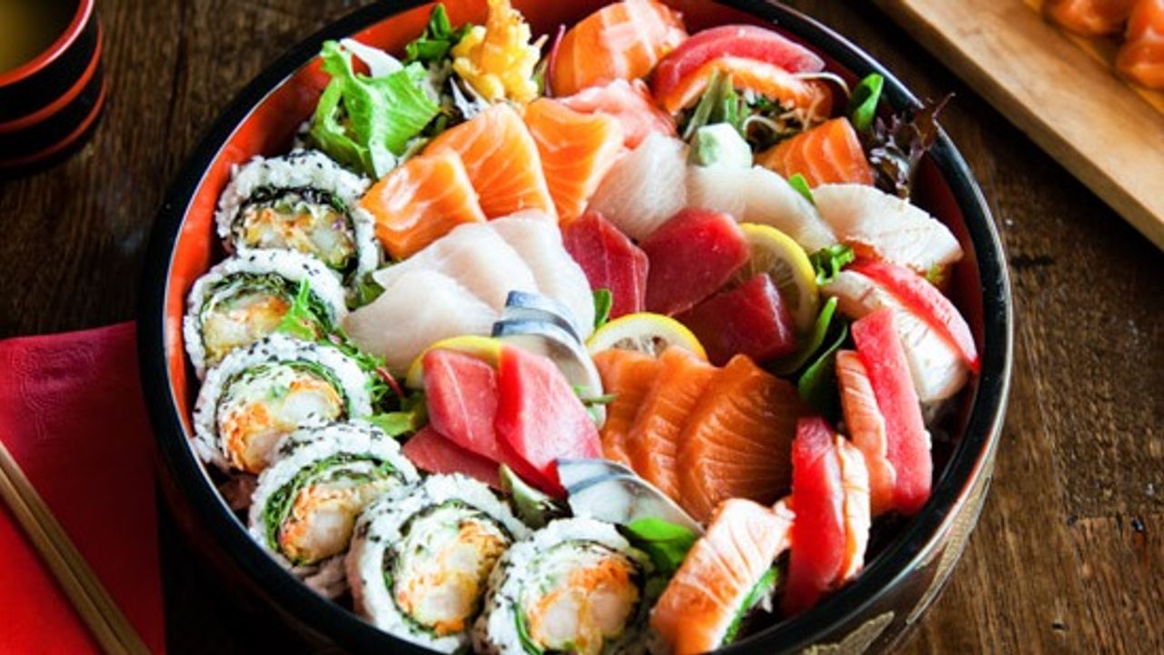 Deluxe Sashimi & Rolls Platter