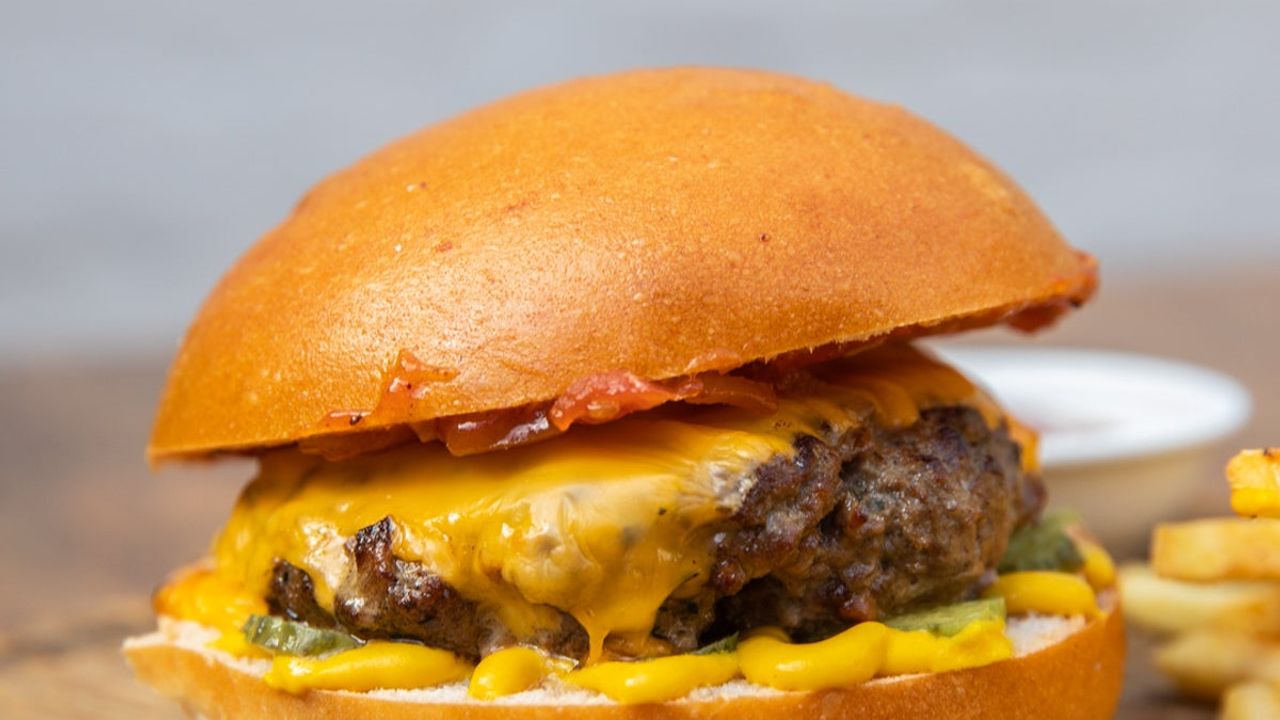 Classic Cheeseburger