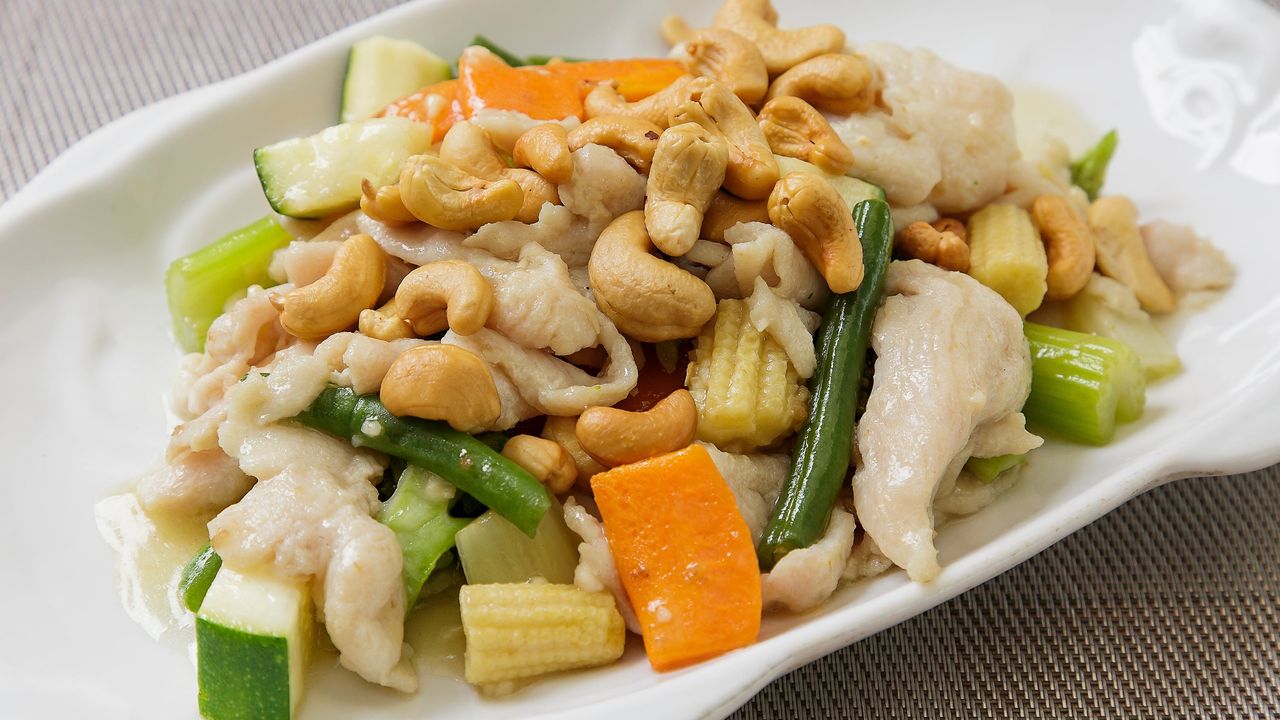 Chicken With Cashew Nuts