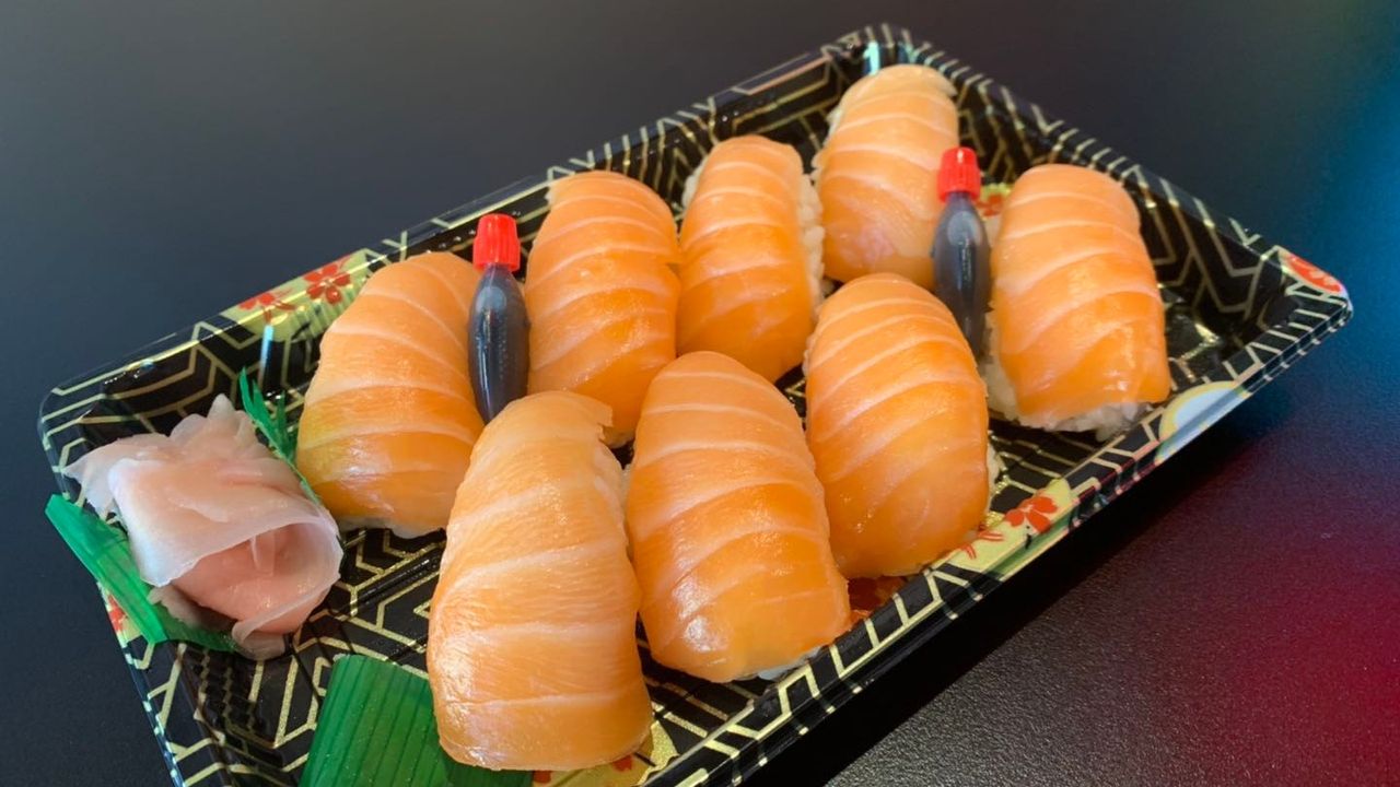 Salmon Sushi Box- Sushi (8)