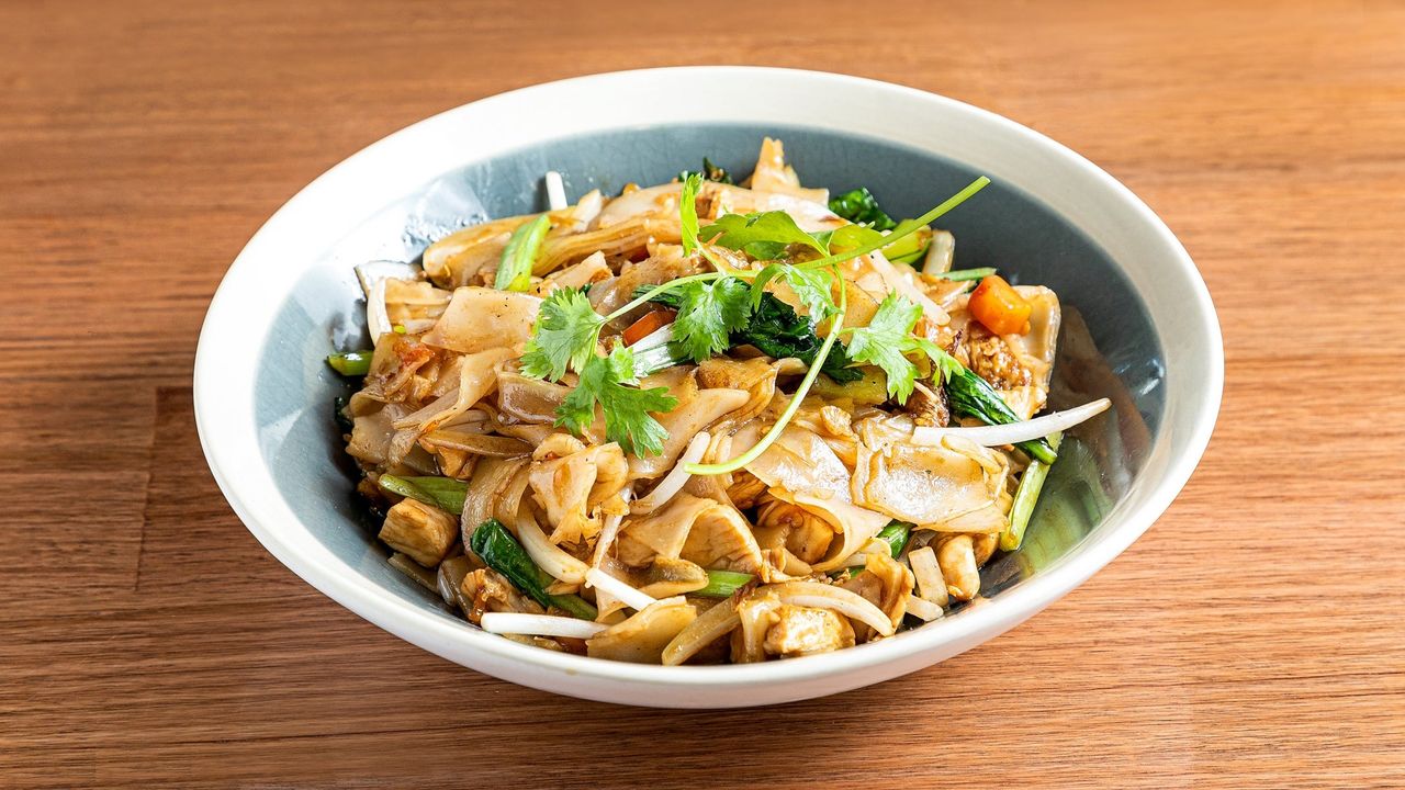 Stir Fry Rice Noodle with Chinese Broccoli and Egg