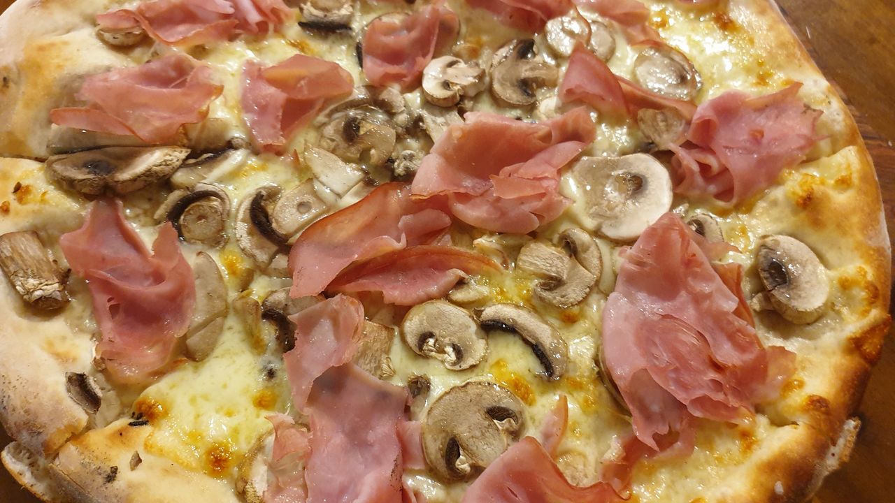 Cotto e Funghi Pizza