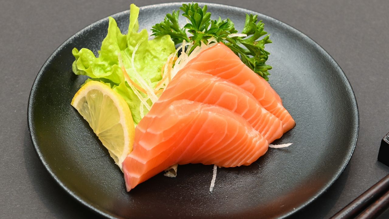 Salmon Sashimi (3 pcs)