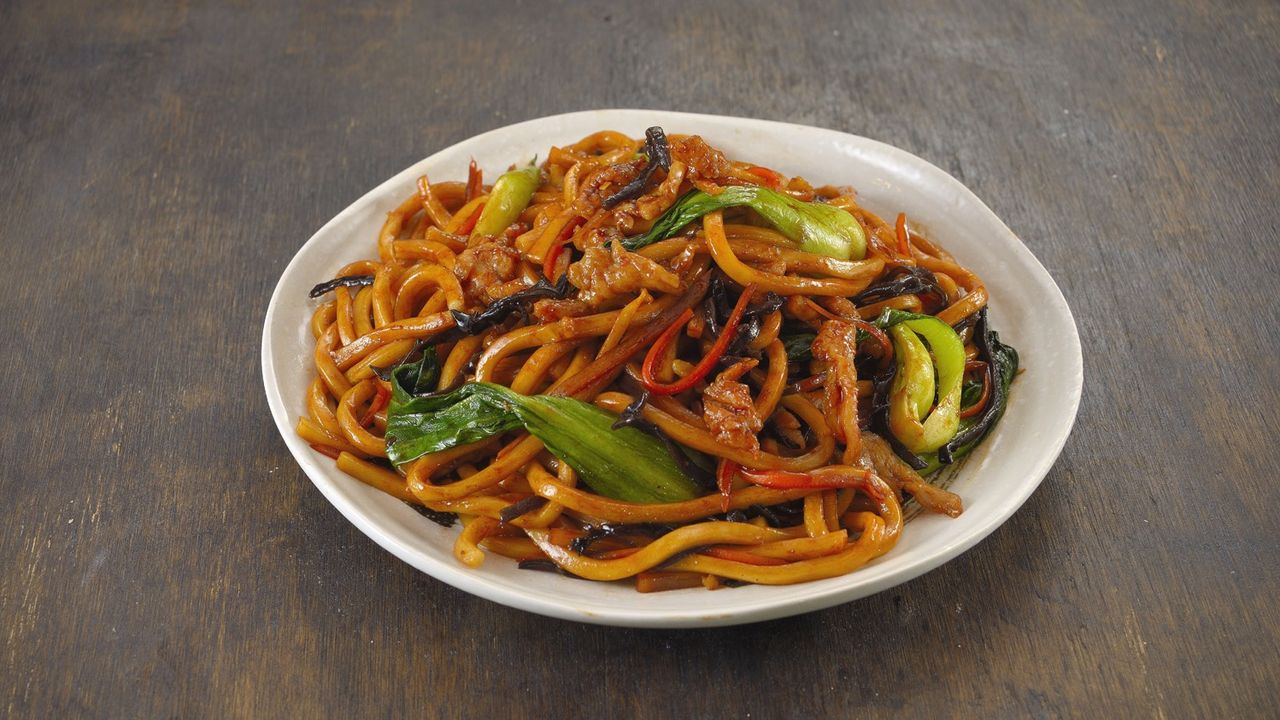 601Wok Fried Thick Noodle with Shredded Pork & Boy Choy