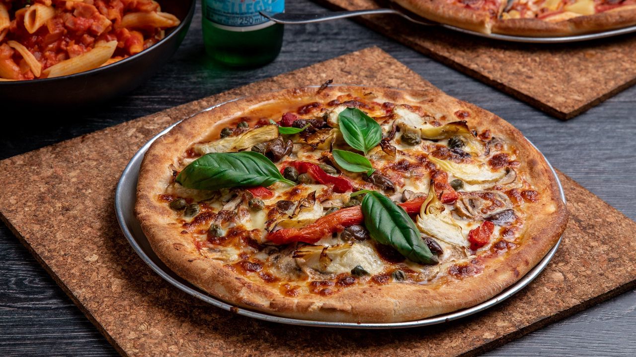 Vegetarian Deluxe Pizza (V)