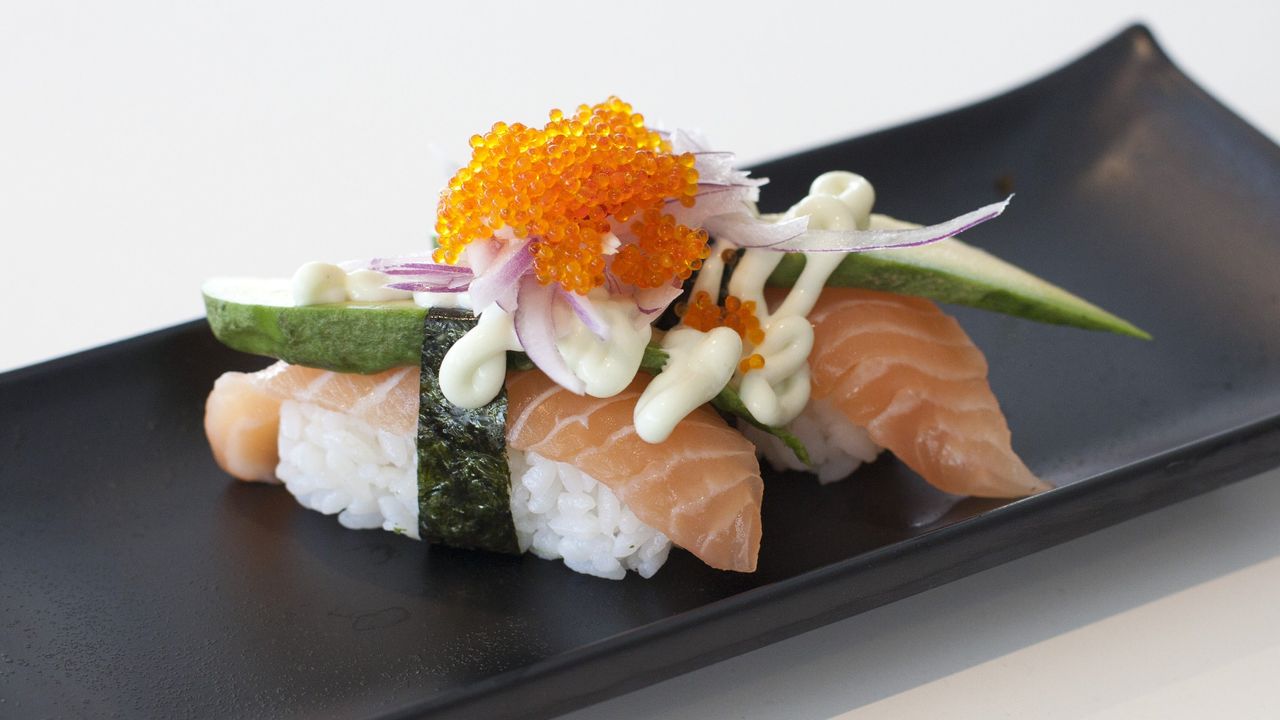 Salmon & Avo (2 Pcs.)