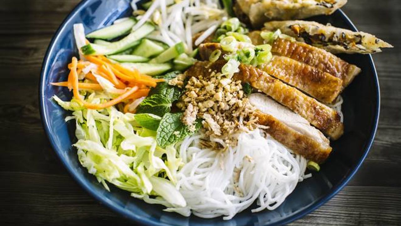 Vermi Chicken and Spring Rolls