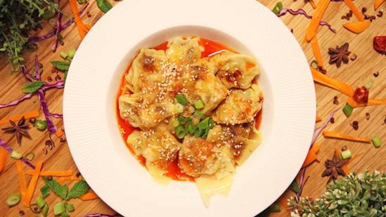 Wonton in Red Chill Sauce (Pork/Chicken & Prawn/Vegetarian) 紅油抄手(豬肉/雞蝦/素) (10)
