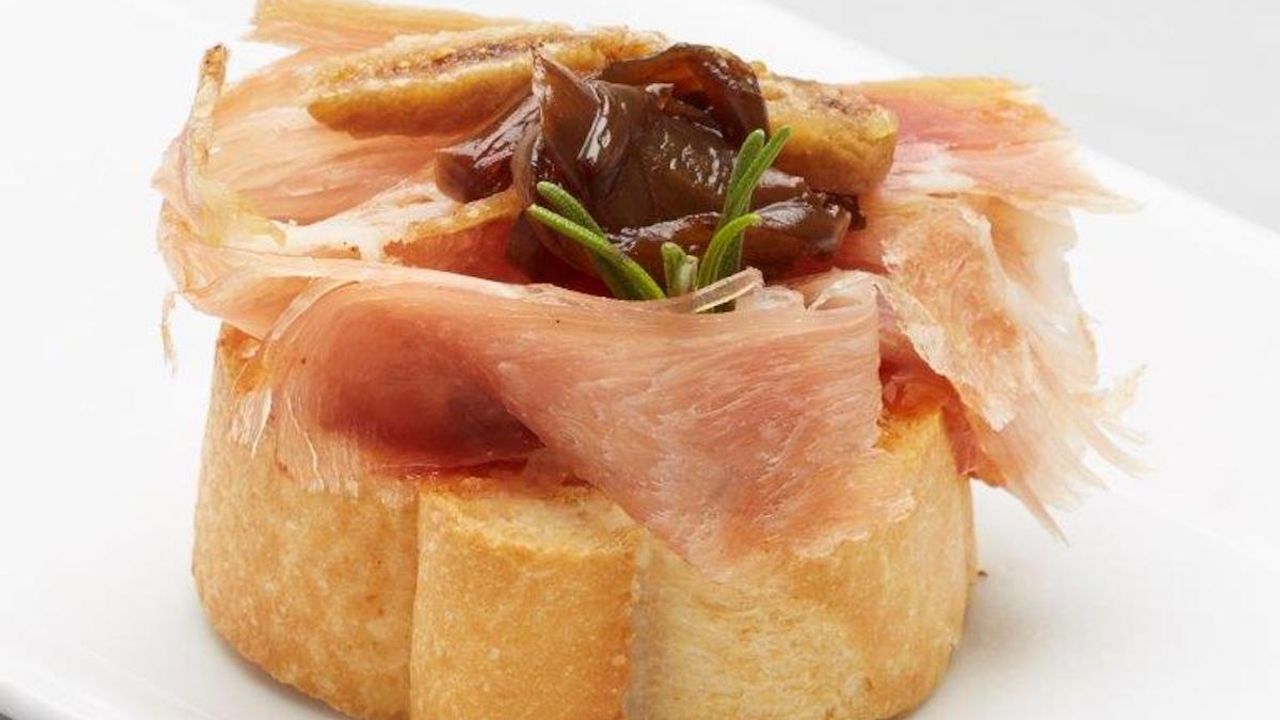 Prosciutto Bruschetta with Fig Relish