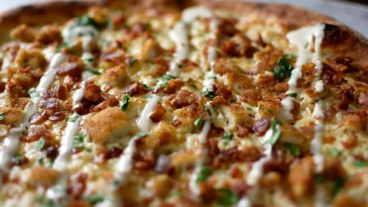 Classic Chicken Pizza