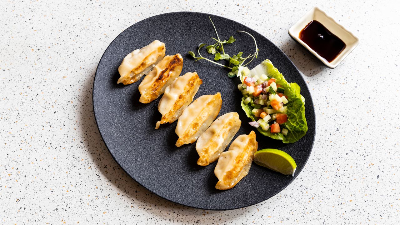 Gyoza (Dumplings) (6 Pieces)