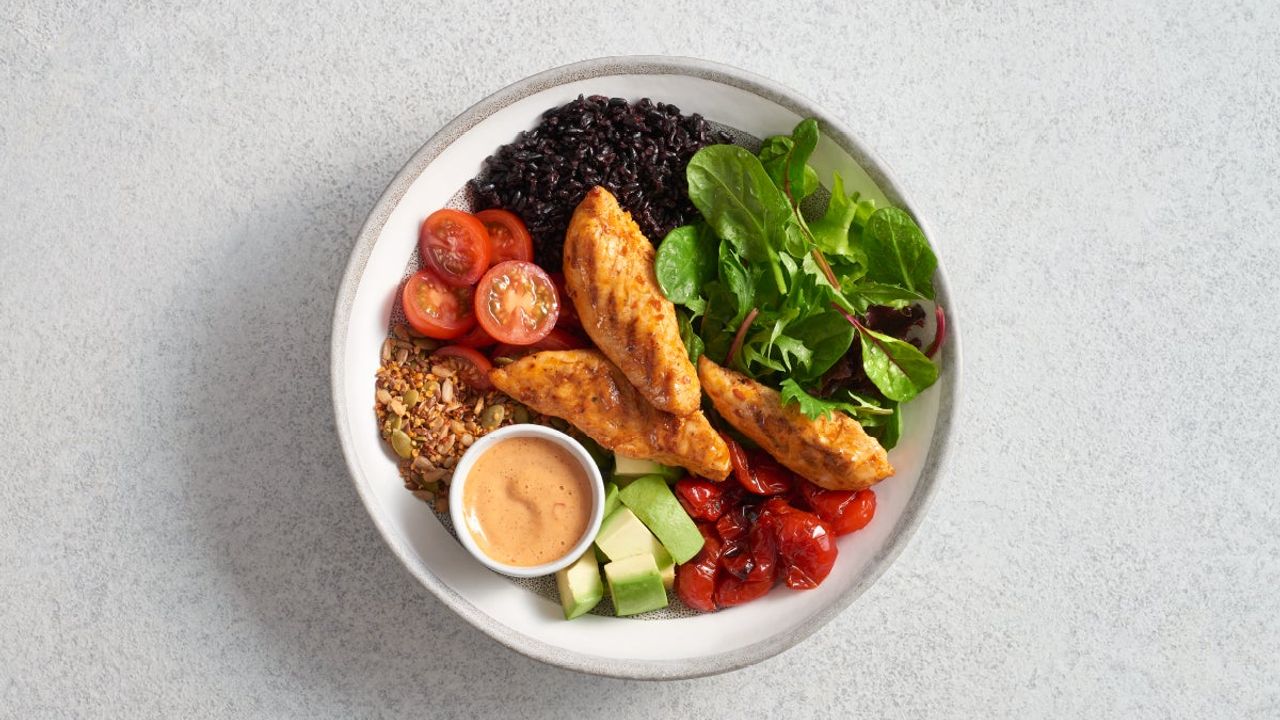 Power Up Bowl with Grilled Chicken (2370 kJ)