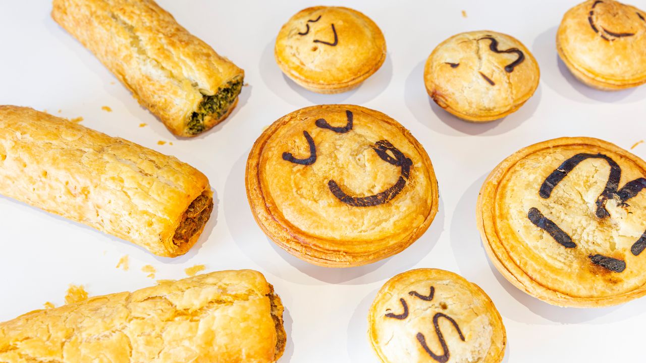 24x Mini Pies & Mini Sausage Rolls