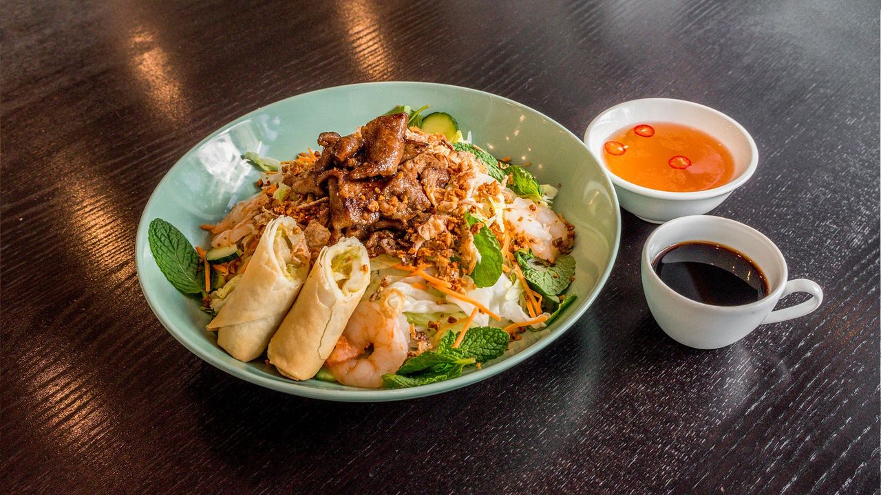 Vermicelli with Pork, Prawn & Spring Roll