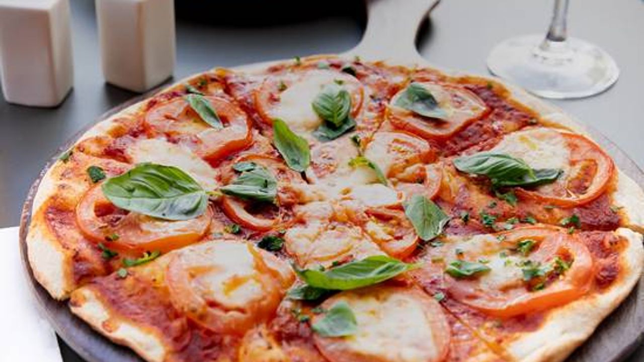 Margherita Pizza (V)