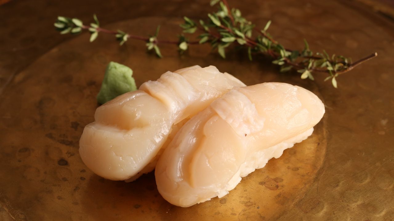 Scallop Nigiri  (2pcs)