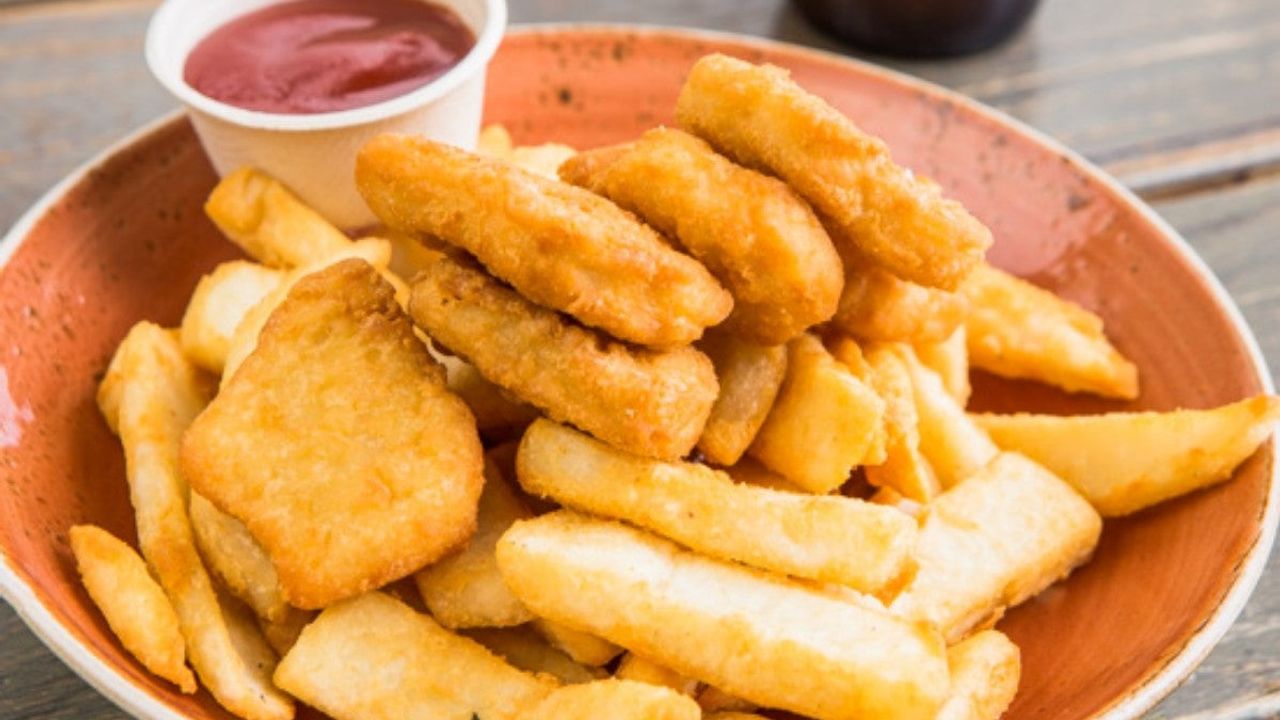 Chicken Nuggets and Chips