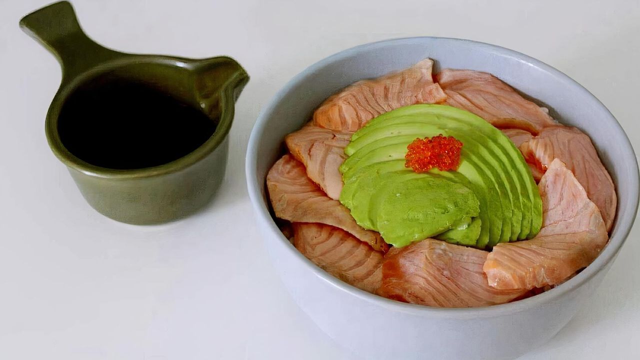 Salmon Avocado (Medium-Rare)