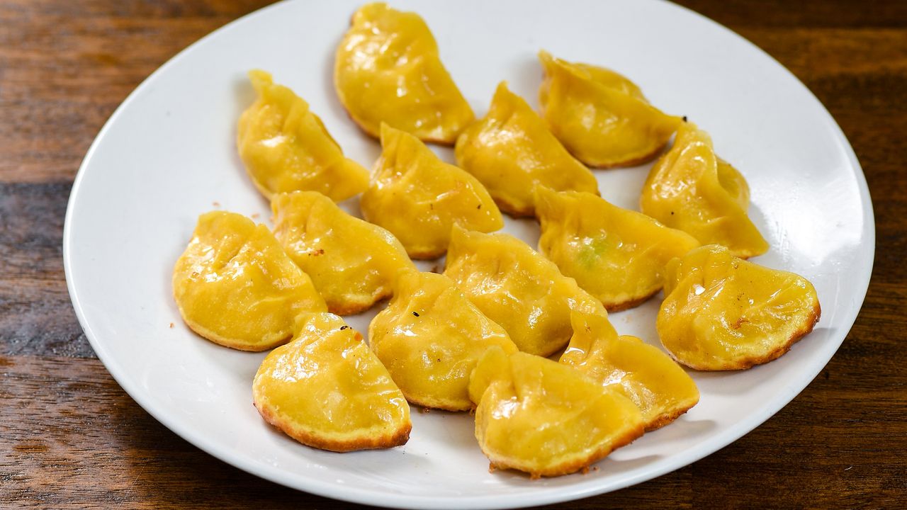 H13. Chicken & Corn Dumpling 15pc (Pan-fried) $12.8