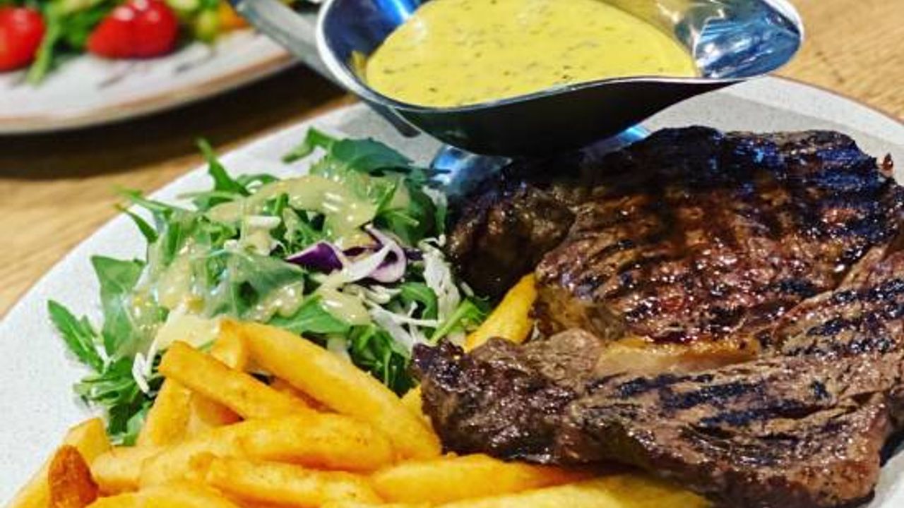 300g Sirloin with Chips, Salad & Sauce