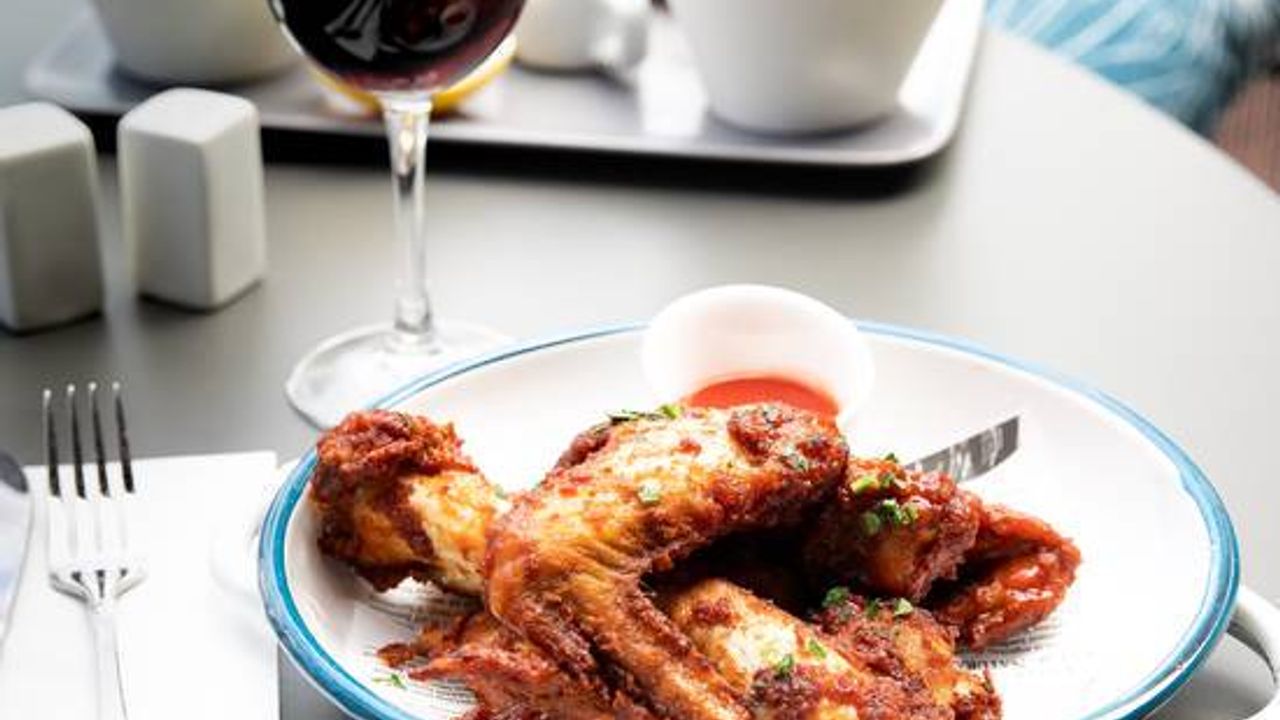 Crispy Buttermilk Chicken Wings