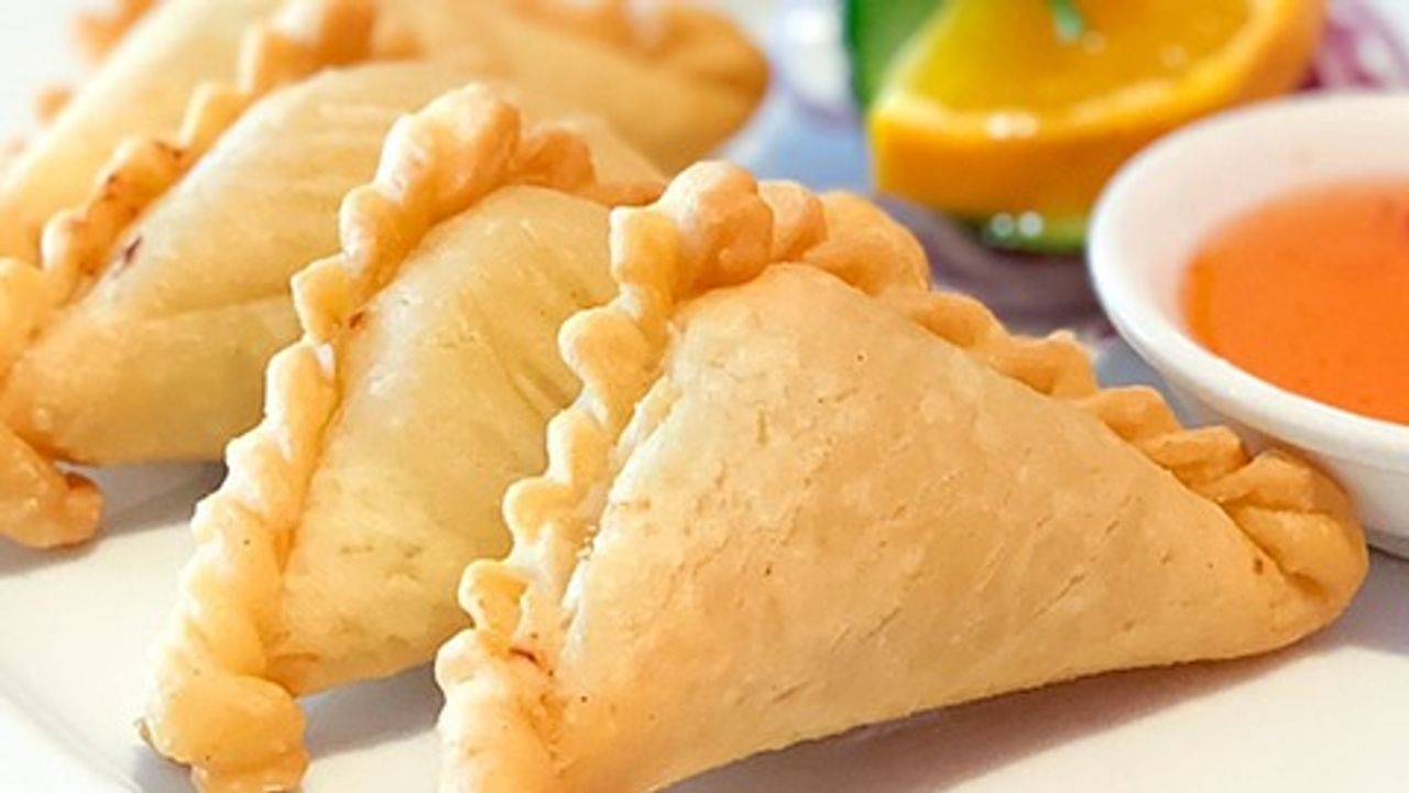 Beef curry puff (2 pcs)