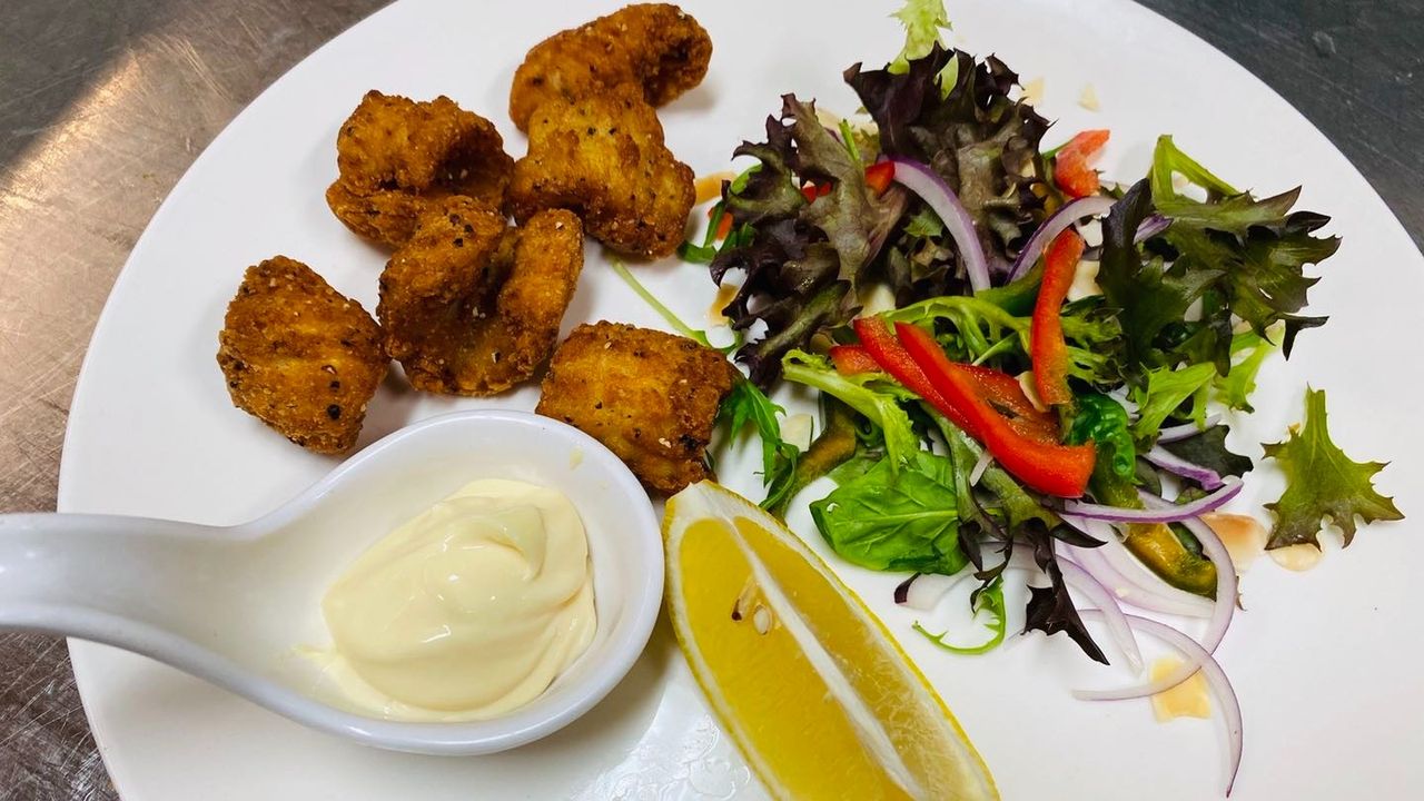 Fried Salt & Pepper Calamari (6 Pieces)