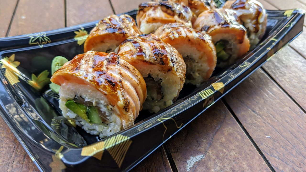 Bruce Seared Salmon Roll