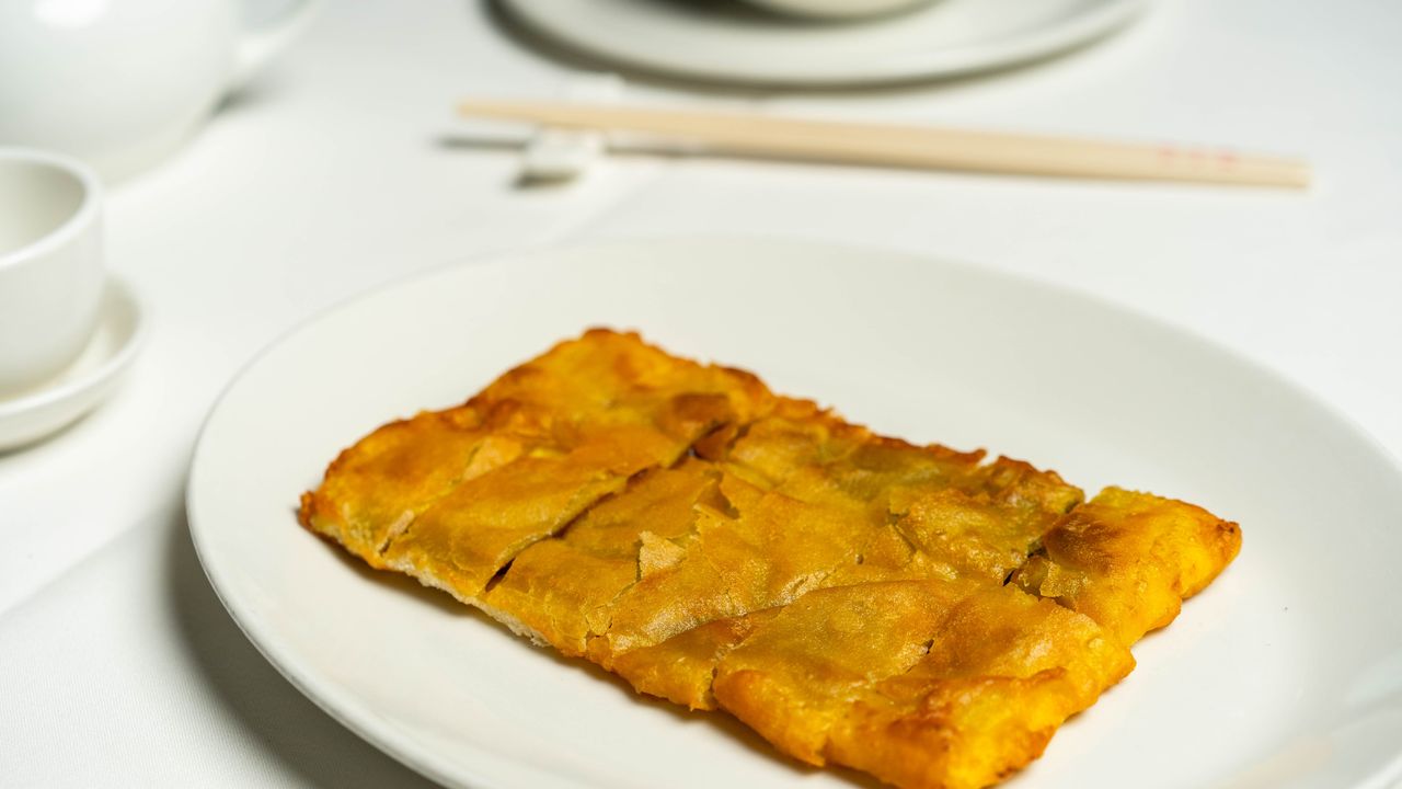 Deep-Fried Crepes with Red Bean Puree 豆沙锅饼