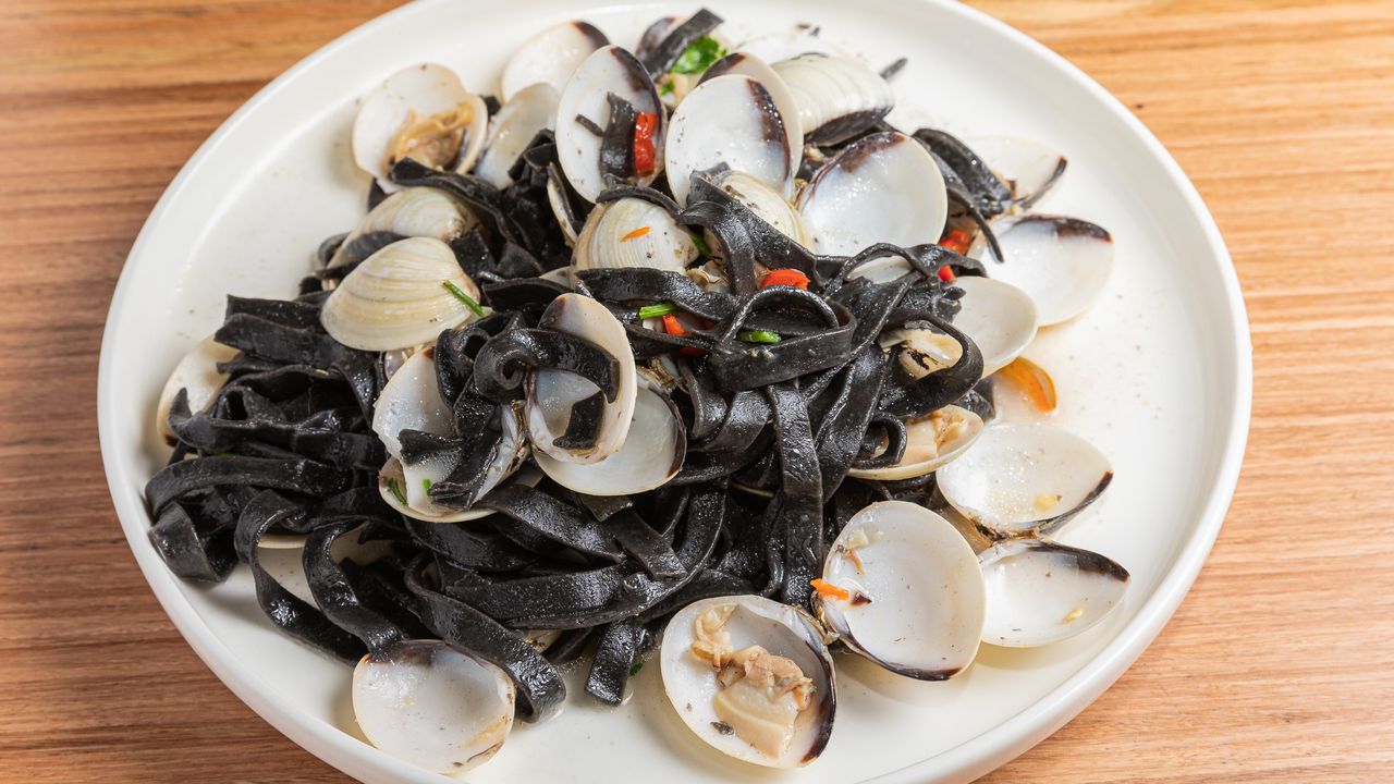 Squid Ink Linguini & Vongole