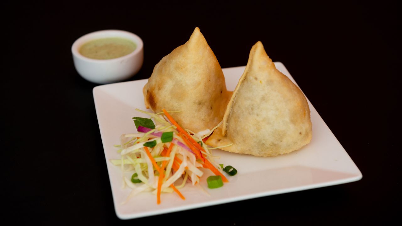 Vegetable Samosa (2 Pieces) (V)