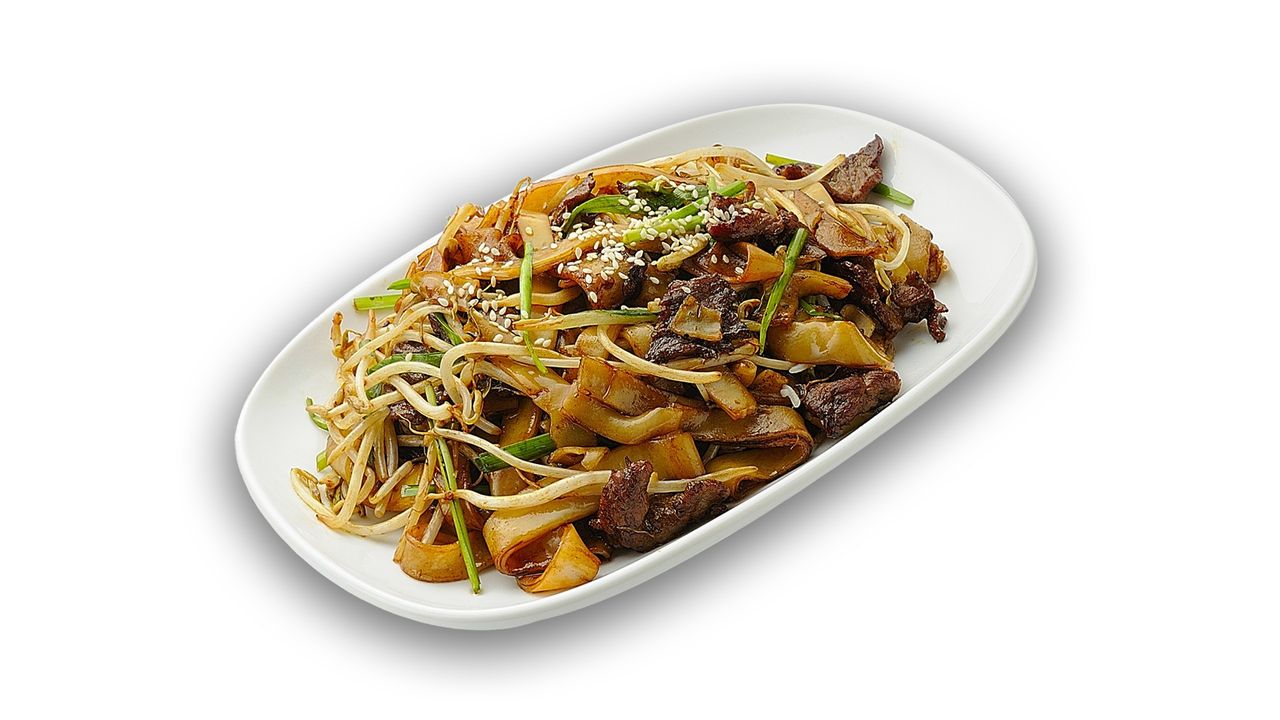 Fried Rice Noodle with Beef & Bean Sprout