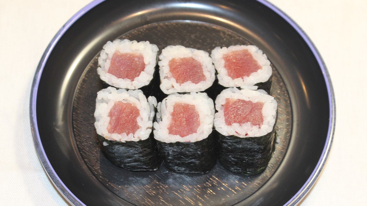 Raw Tuna baby roll