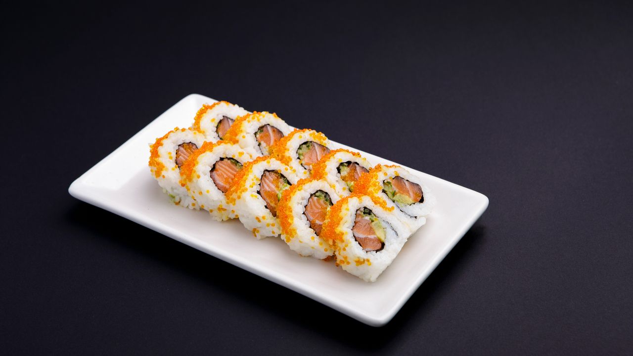 Salmon Tobiko Uramaki