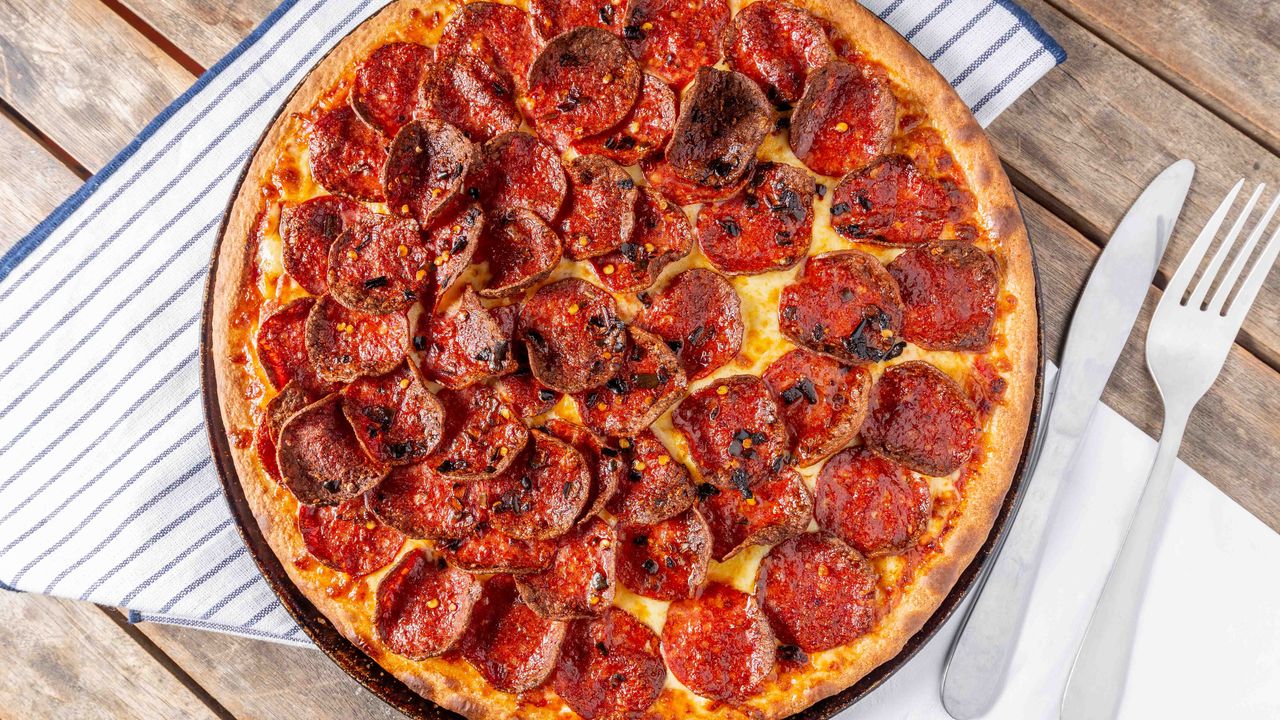 Hot Banger Traditional Pizza