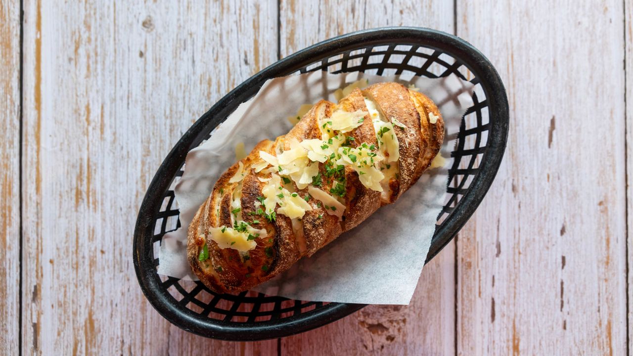Cheesy Garlic Loaf (v)