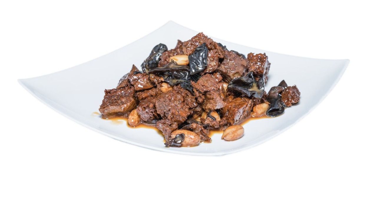 4 Gluten Puffs with Wood Ear Mushrooms and Peanuts
