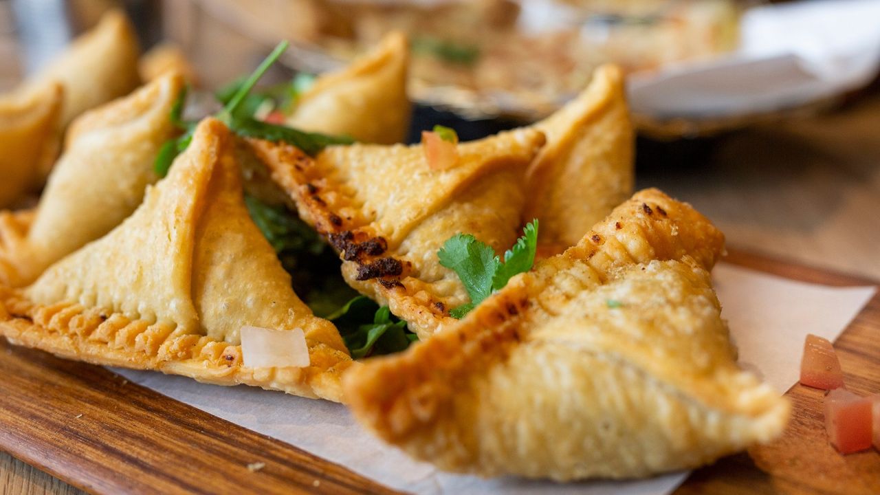 Vegetable Samosa (2 Pieces)