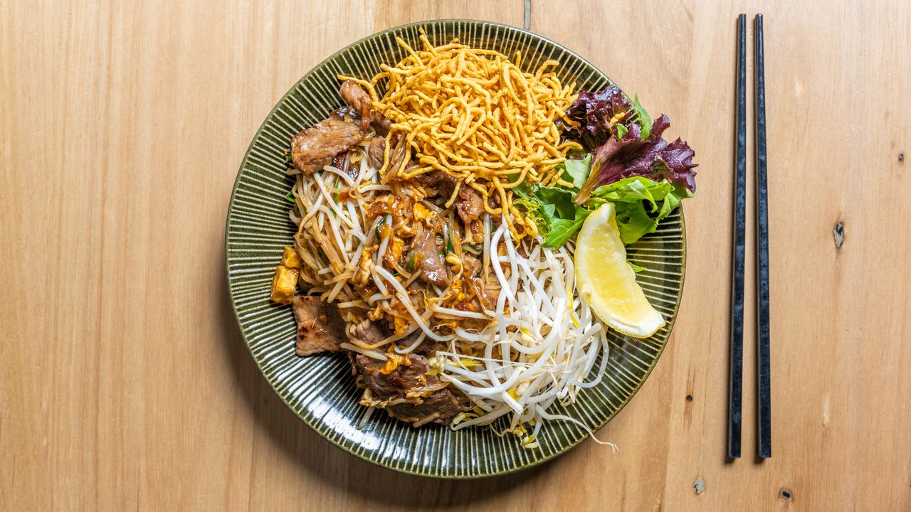 Mama's Pad Thai Beef