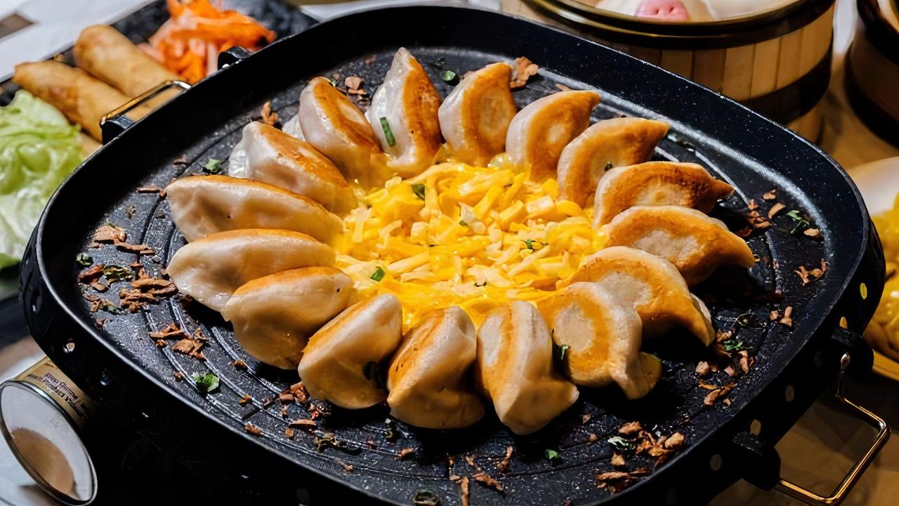 Flaming Dumplings (16pcs)