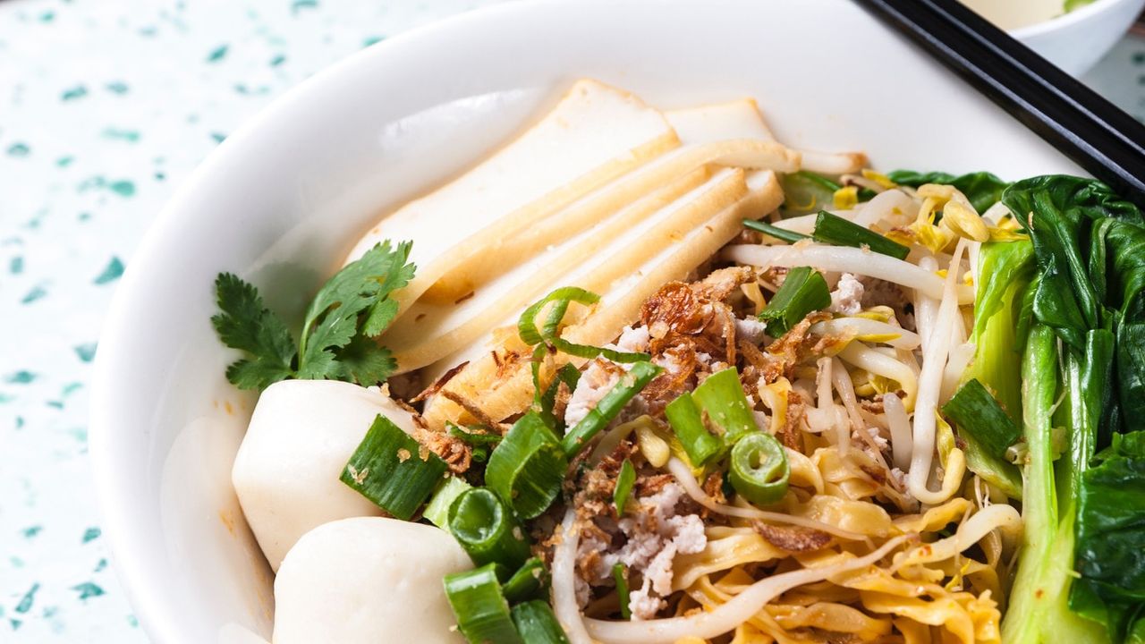 Chicken & Fish Ball Mee Pok