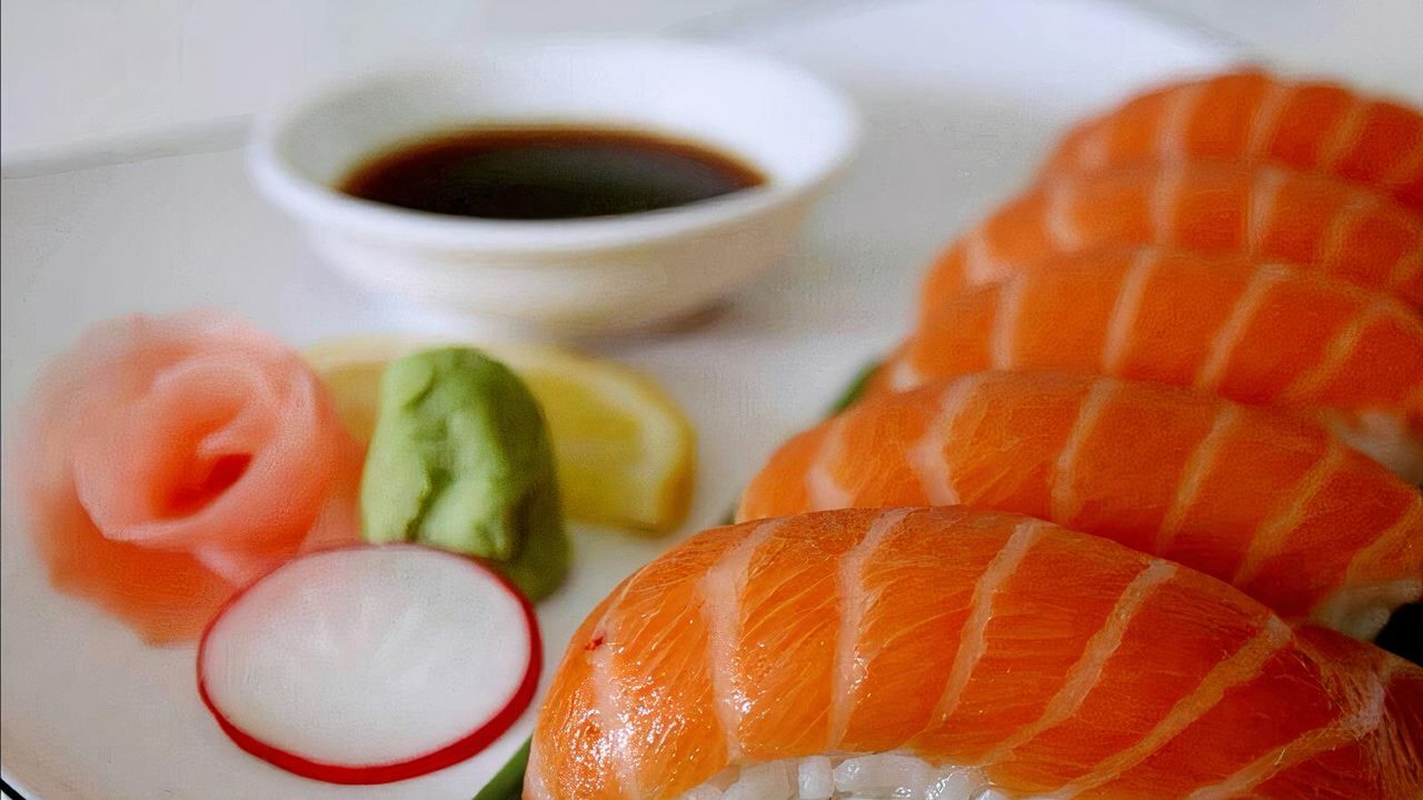 Fresh Salmon Nigiri Sushi (5)